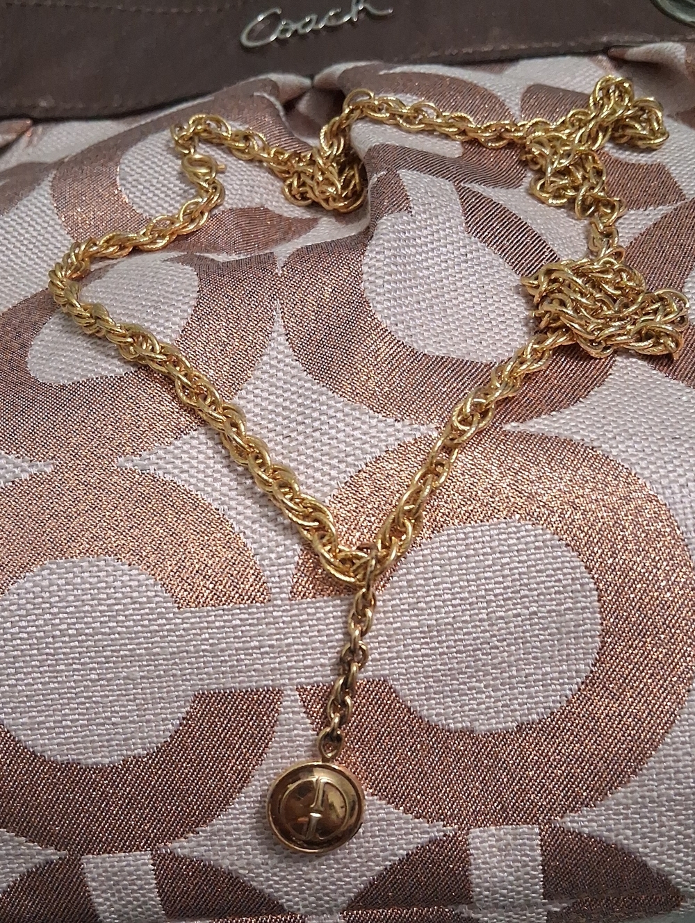AUTHENTIC GUCCI GOLD PLATED  PULLER ON A GOLD TONE CHAIN